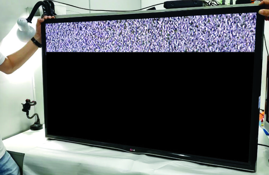 TV de Plasma LG 50PH4700 com imagem somente na parte de cima da tela.